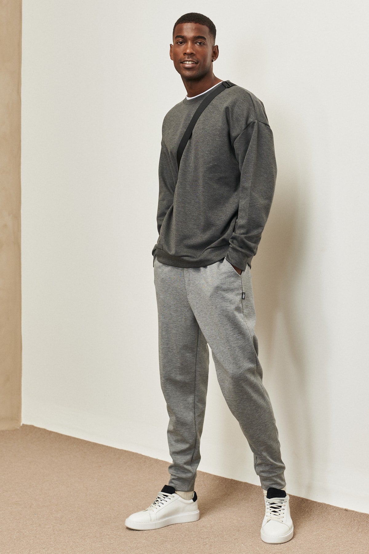 Men's Gray Standard Fit Normal Cut Elastic Waist And Legs Comfortable Sports Sweatpants